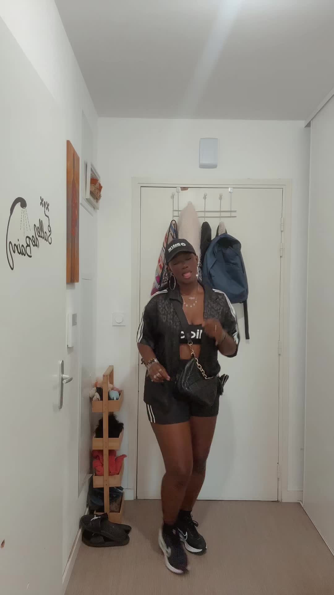 @Ayhouyhou