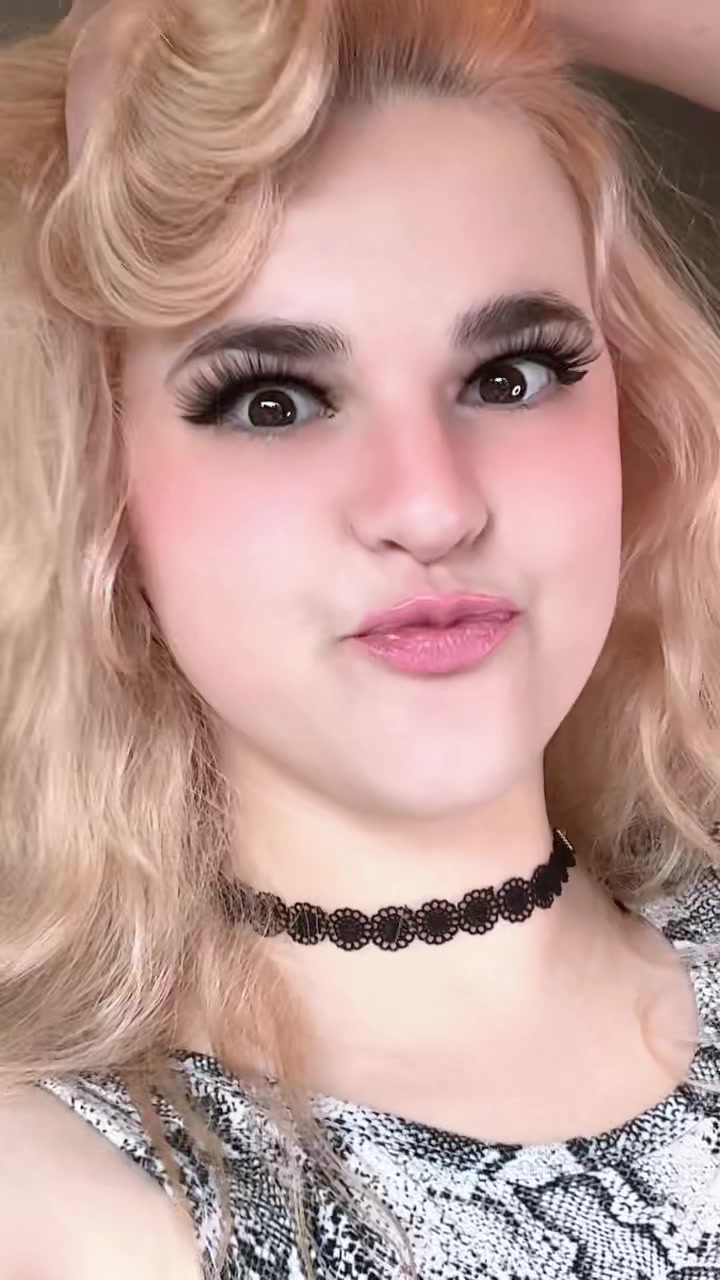 @sarawrcosplayy