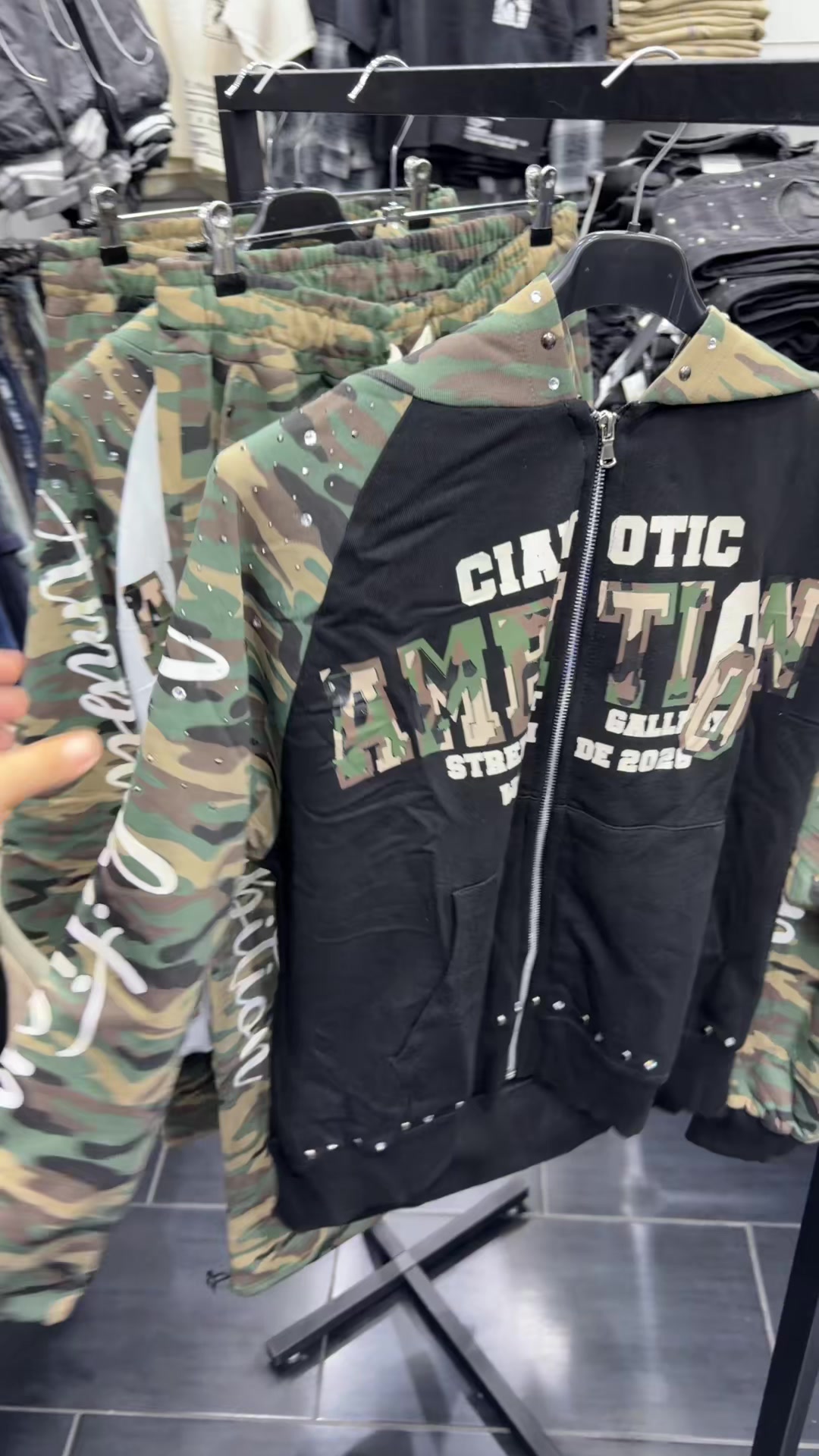 @AMEDEUS ABBIGLIAMENTO UOMO