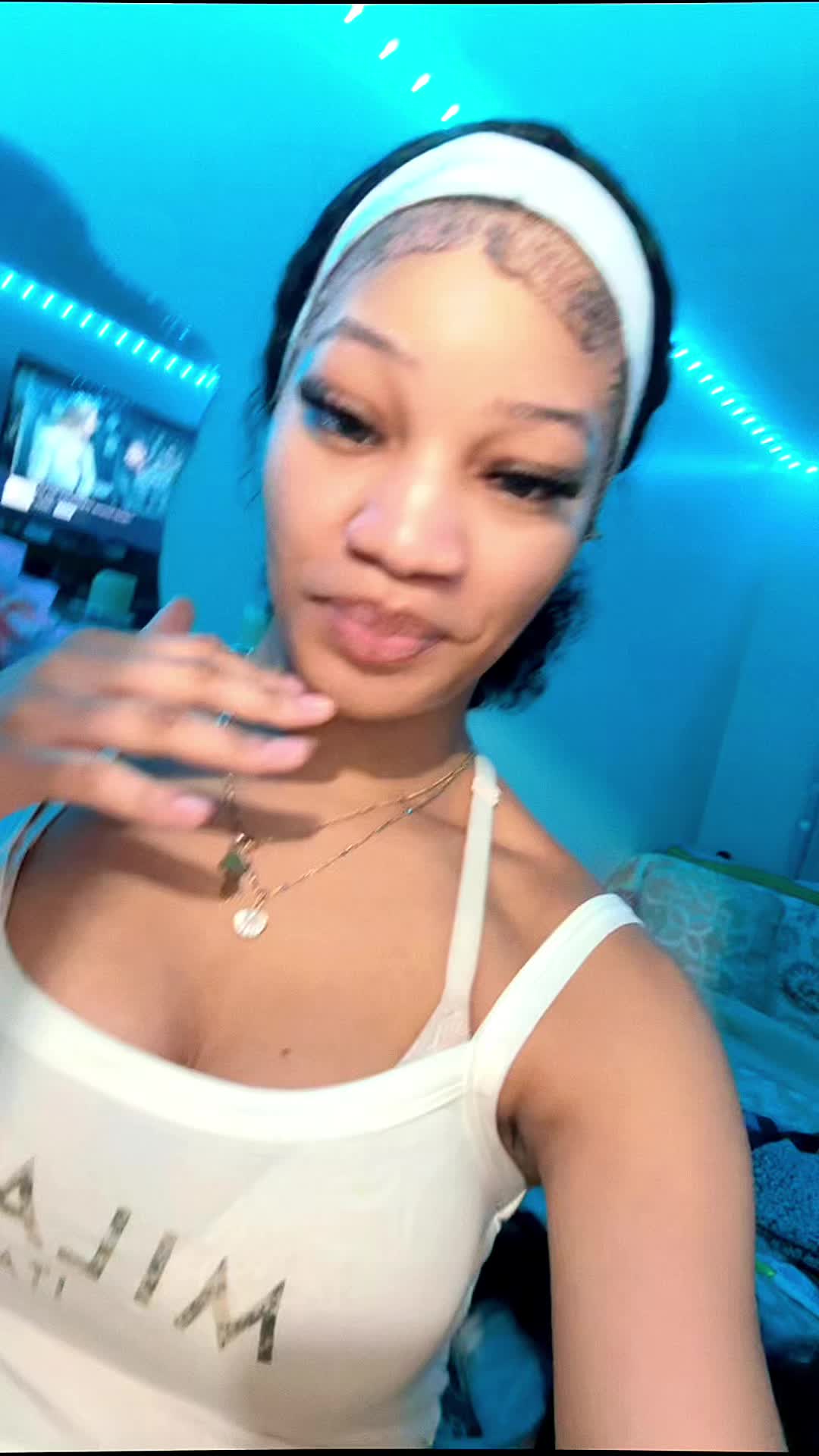@ÇĦẼŘRŸ PĨÑĶŸ🧚🏻♀️🌸