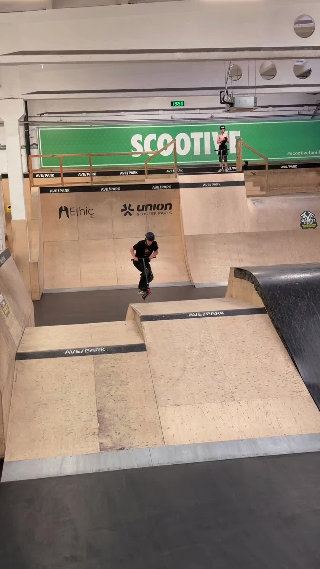 @𖣂
