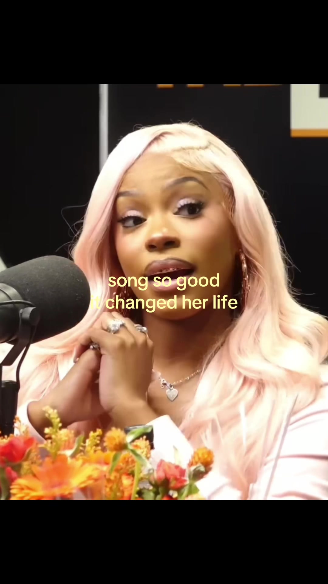 @Monalehoes | Fan Account