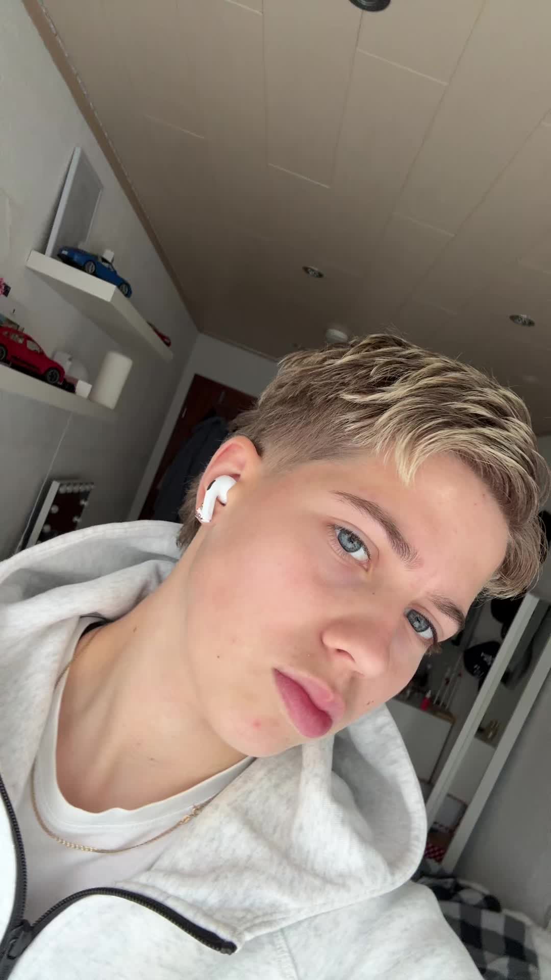 @Emi
