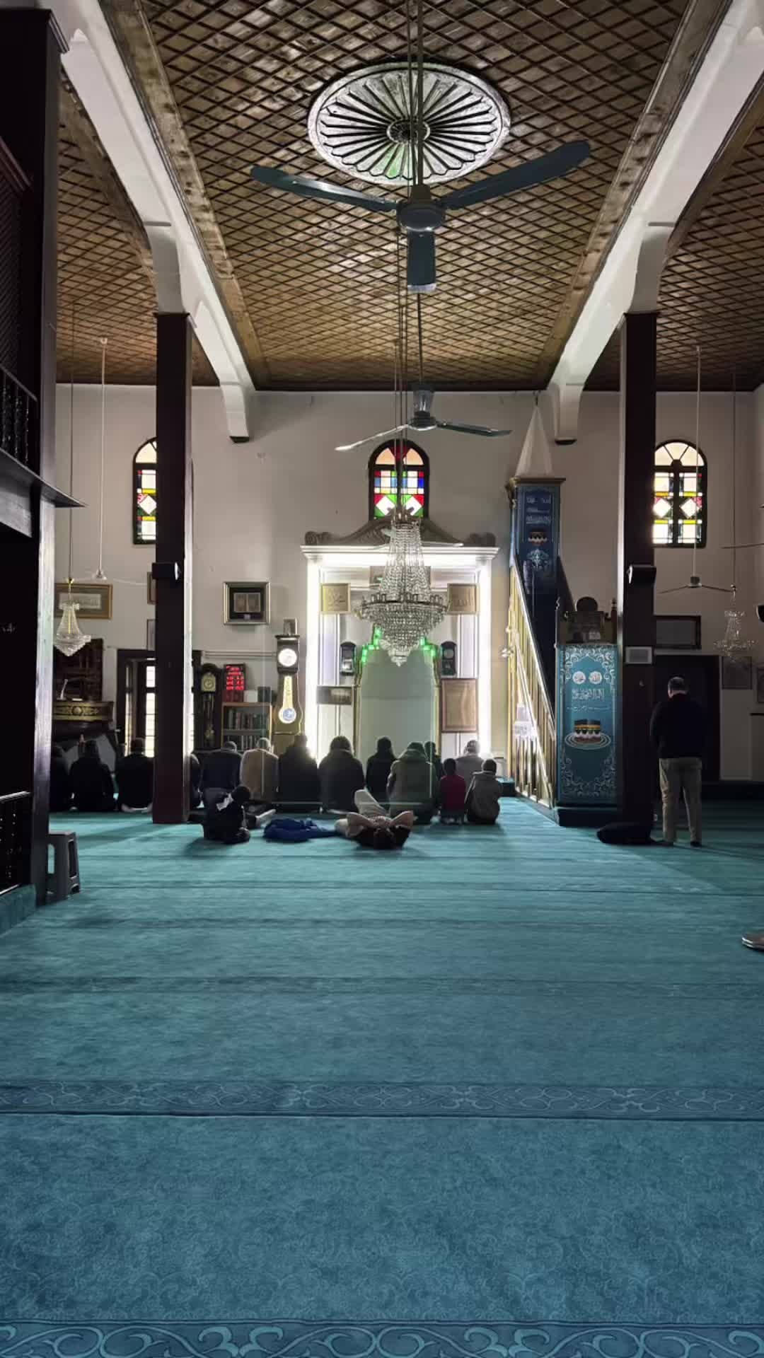 @لادقاني حُر
