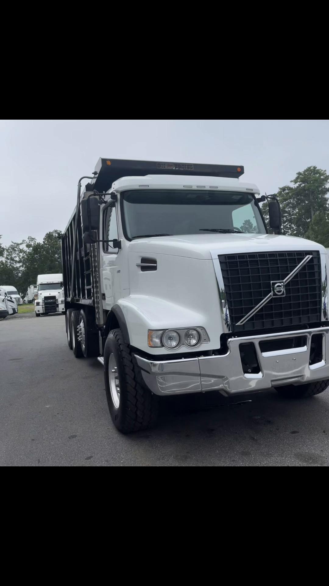 @EquiplincTrucks