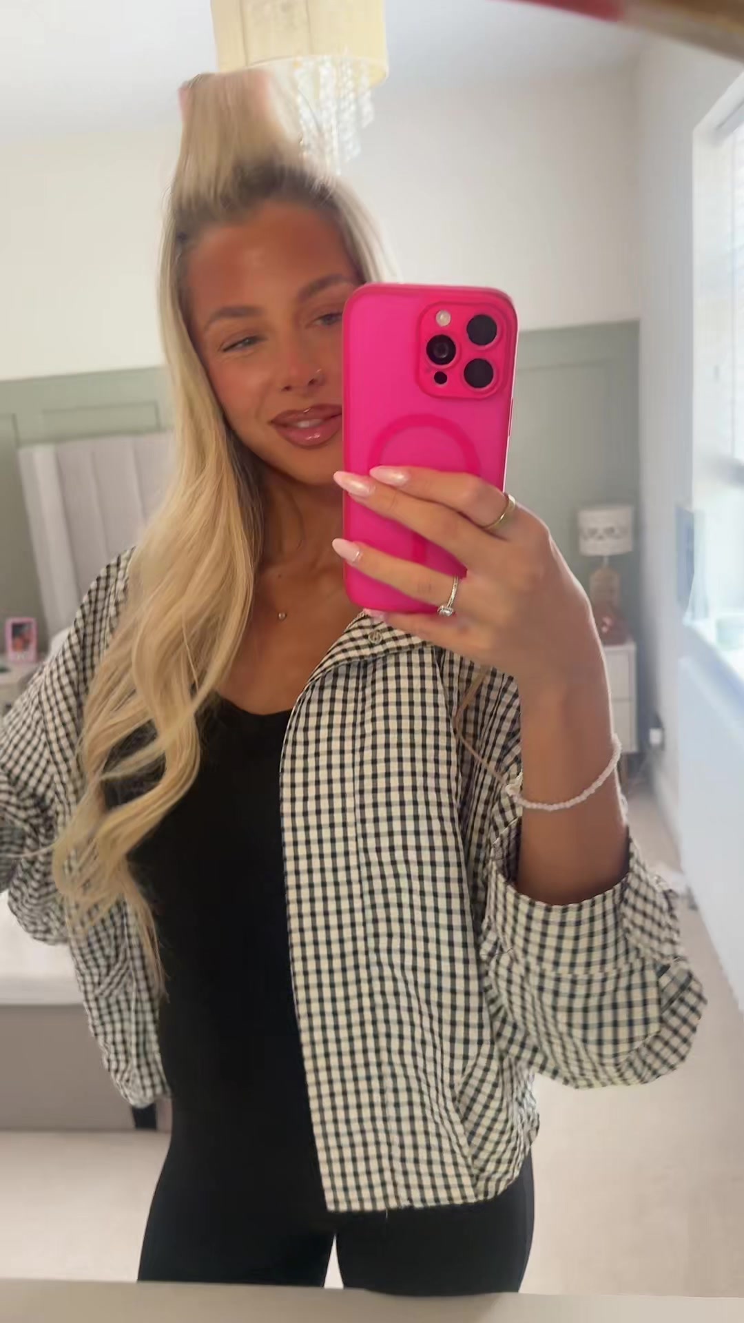 @miakirbz