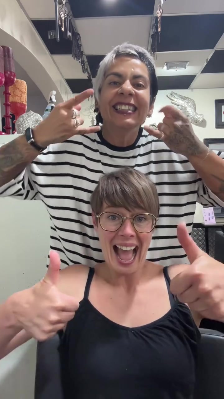 @Short Hair Cutting Specialist