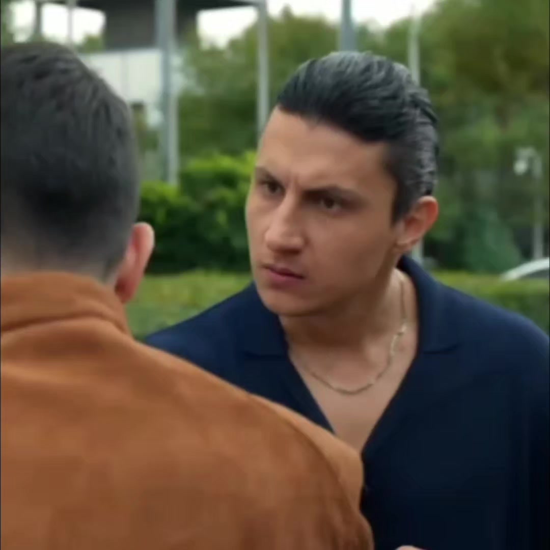 @Büş