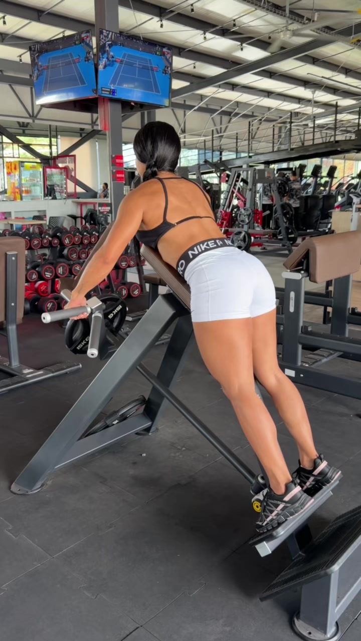 @lillymolinafit