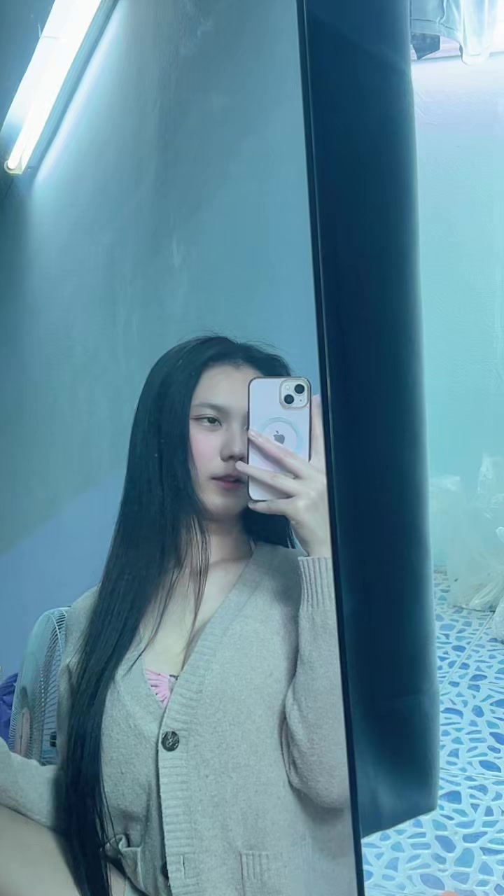 @ลูกไม้สีดำ🦋