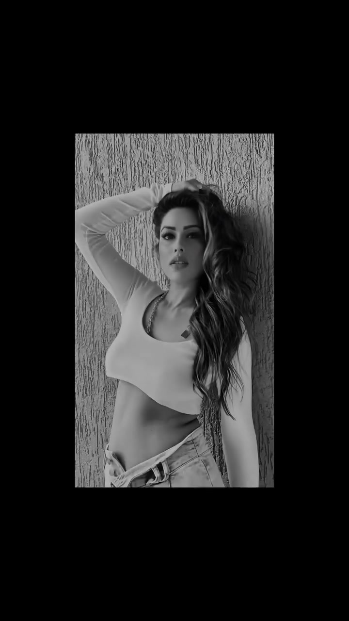 @nia Sharma