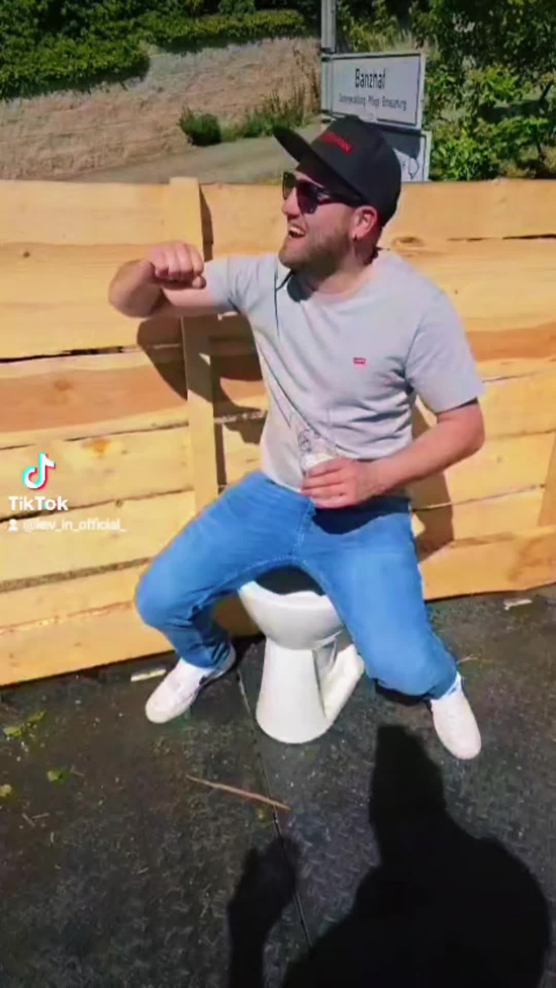 @Kev_in_official_