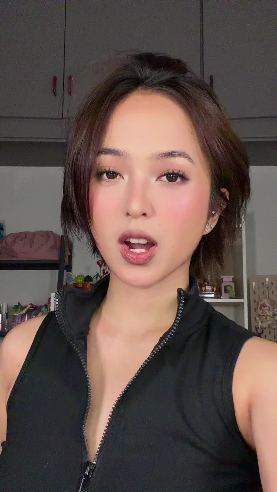 @annamariee