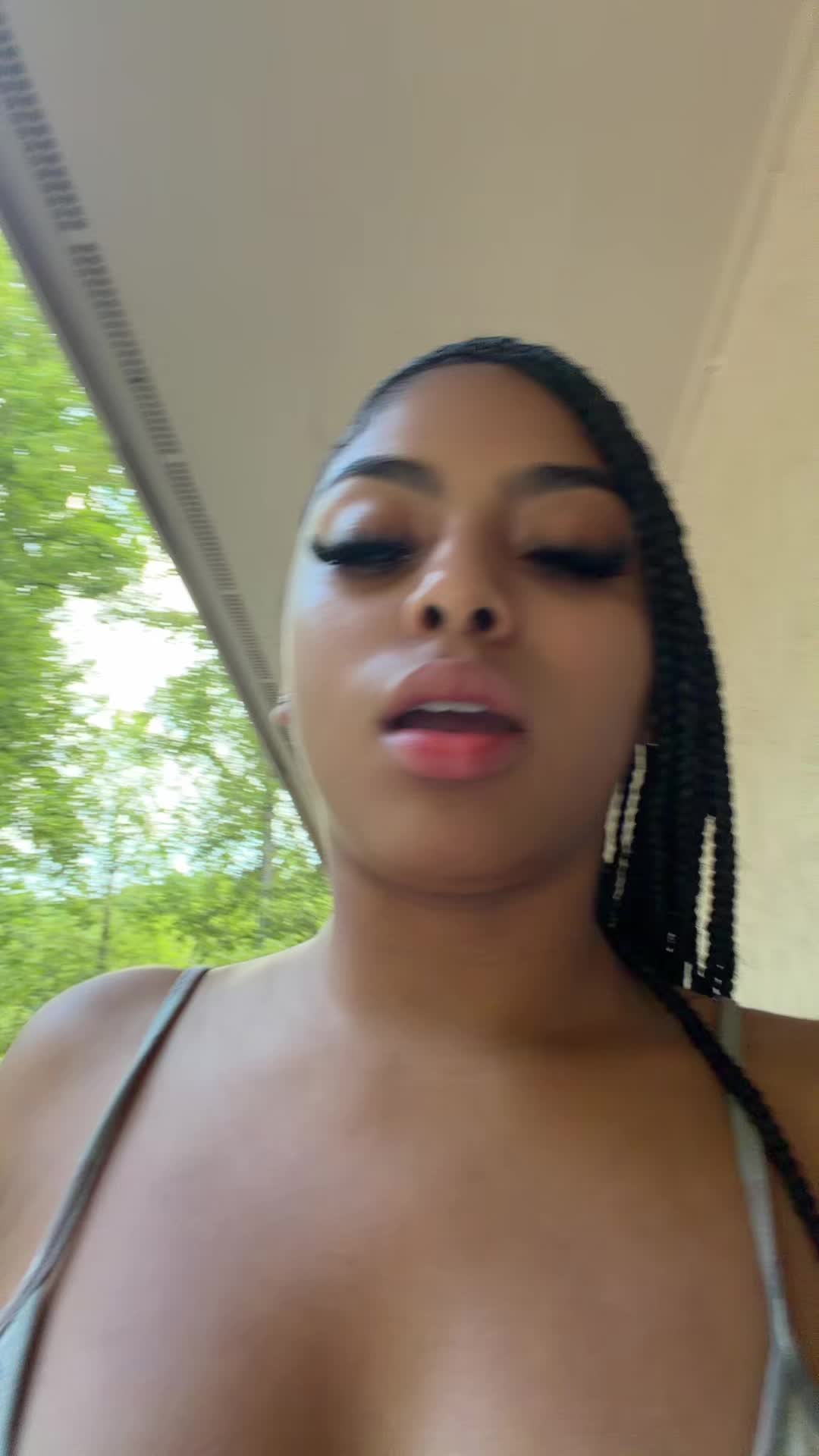 @leilamiraclee