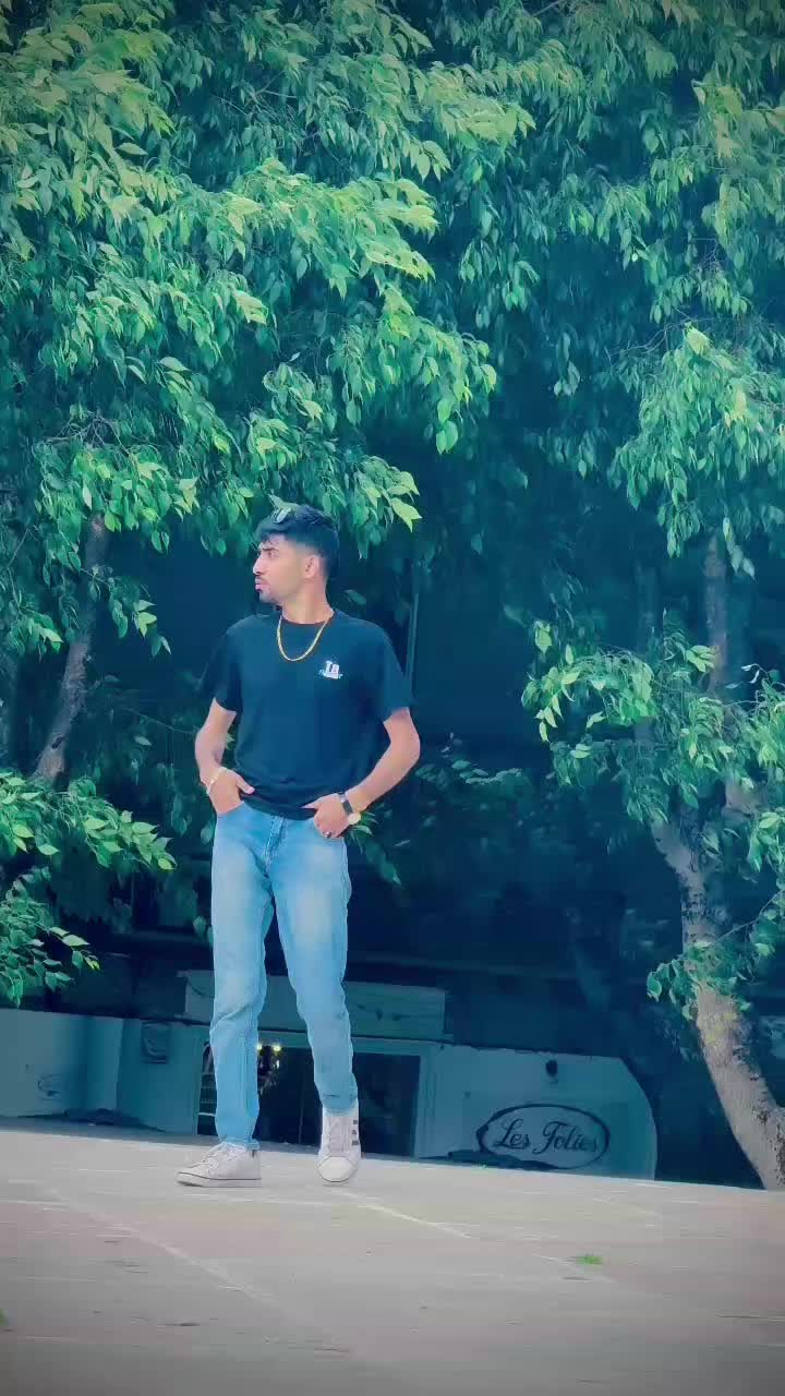 @Zₑₑₛₕₐₙ خان🇵🇰🇮🇹