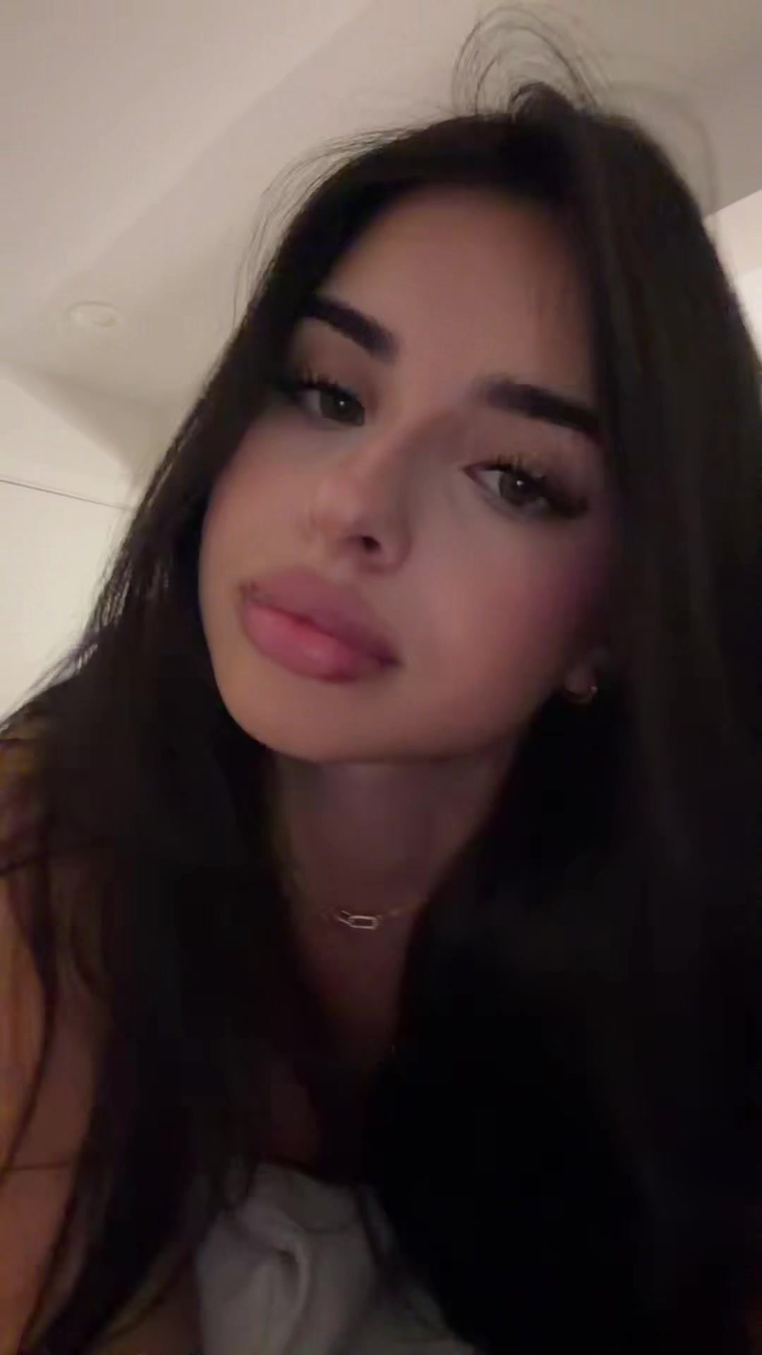 @vickyguez