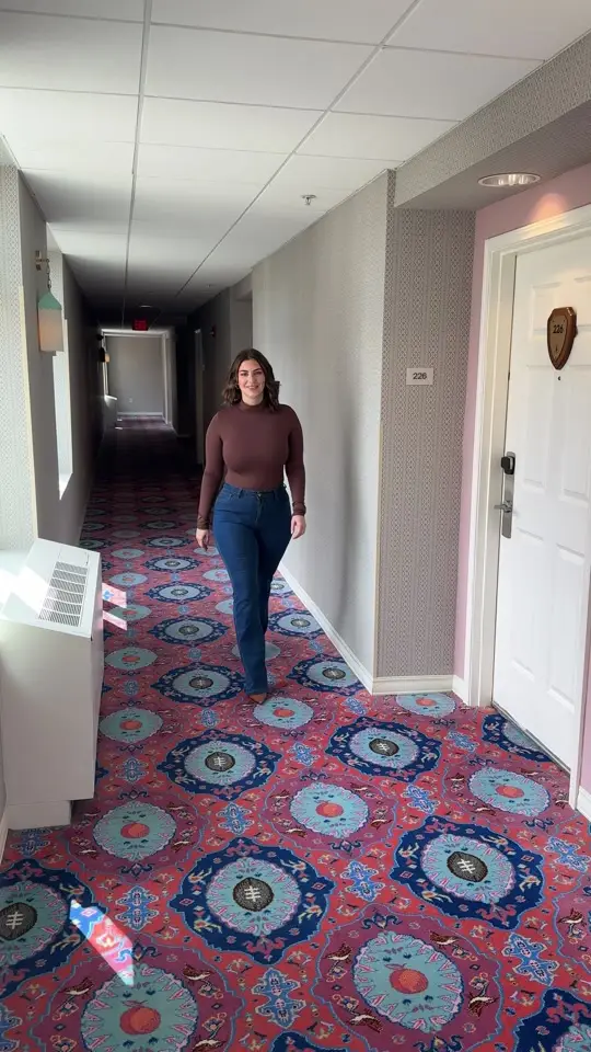 Taking a quick walk through the | Kelly 💕 (@kellymonroepriv)