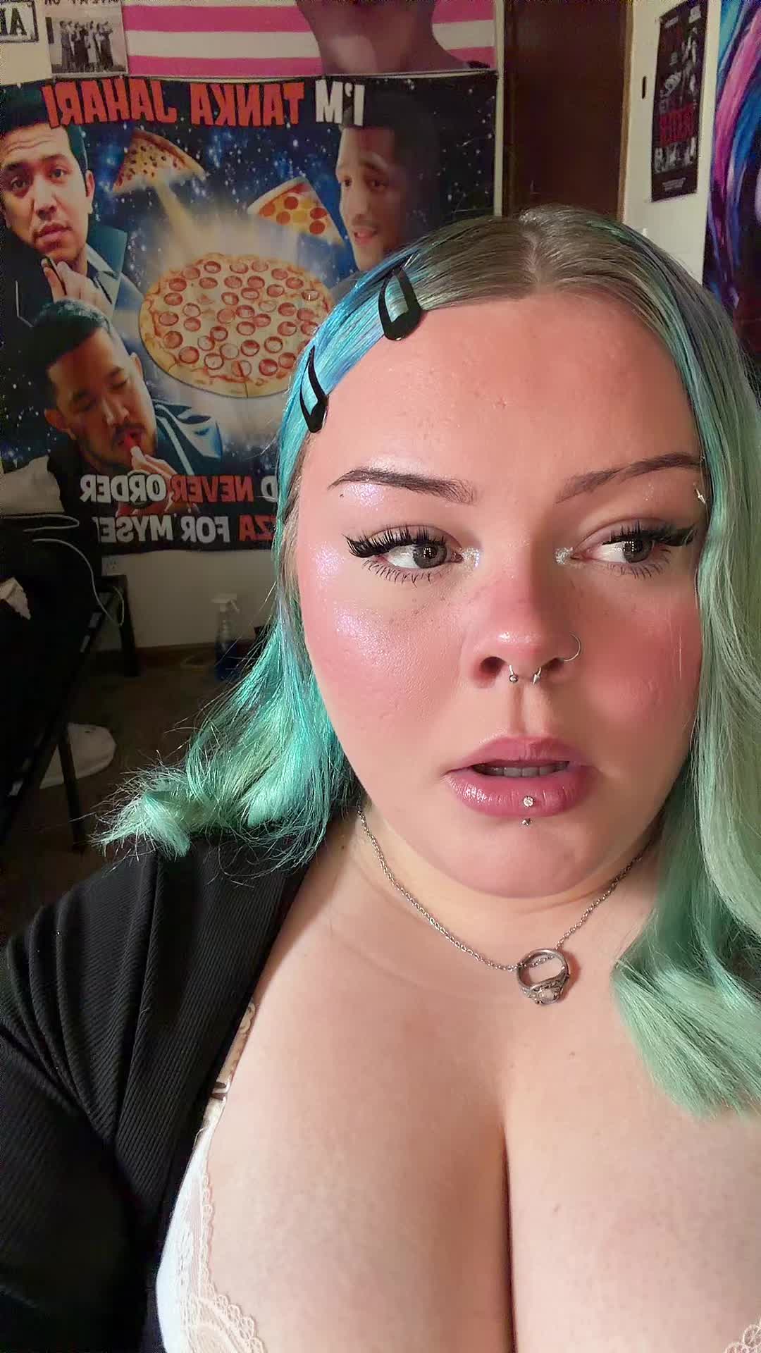 @Meganlarson777