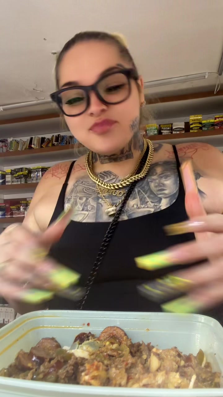 @QueenieDaGreat