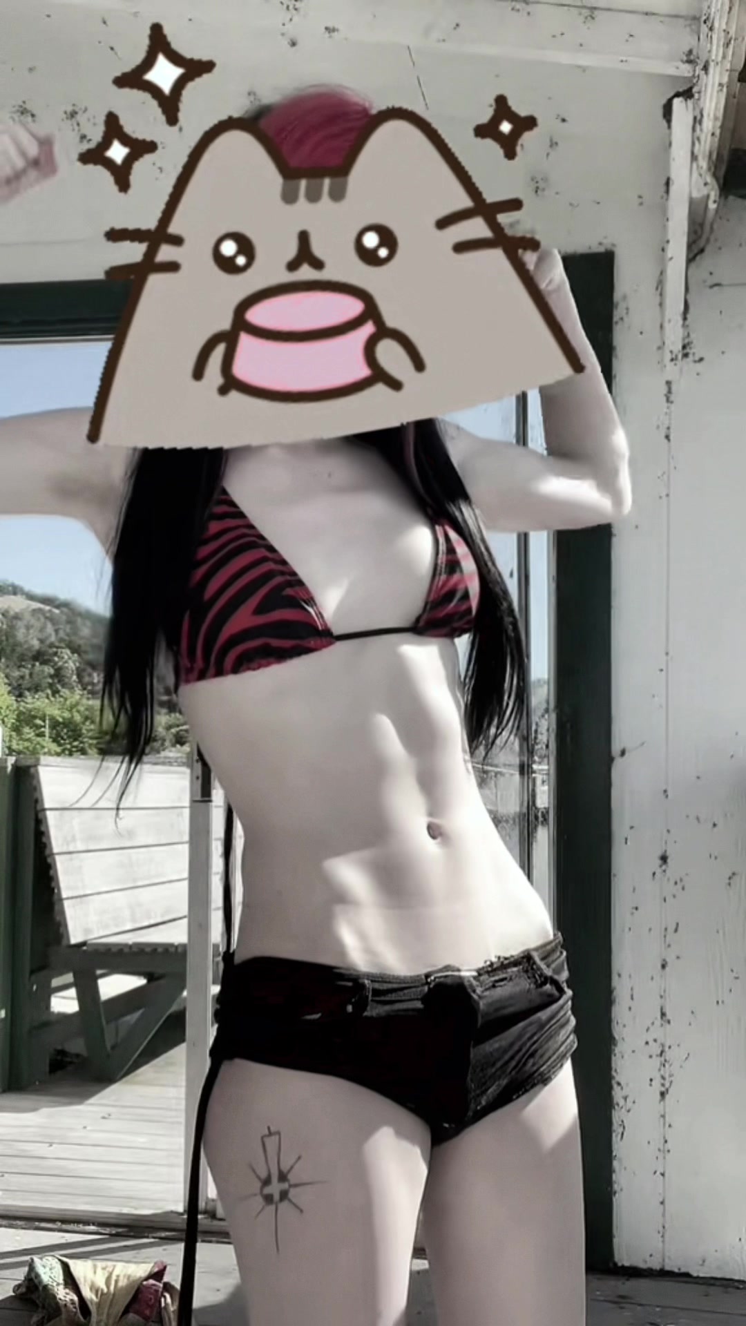 @freakshowsgirl