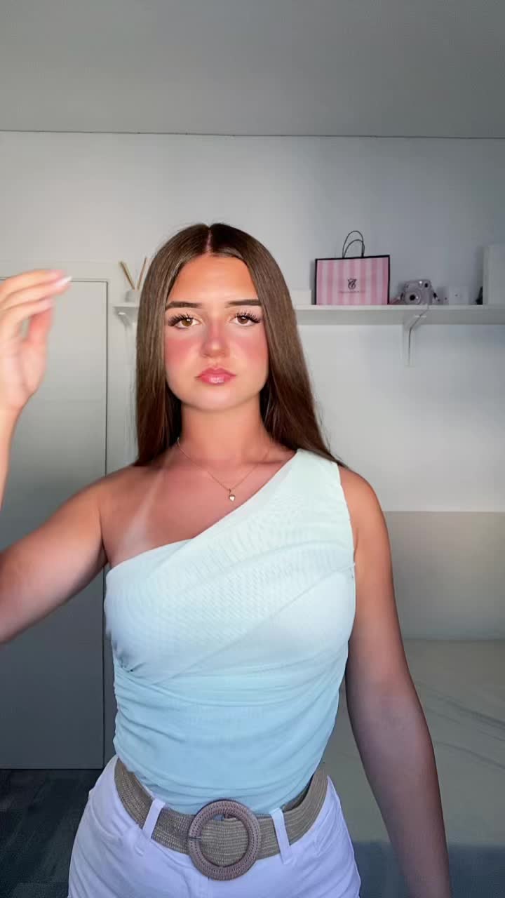 @𝒞