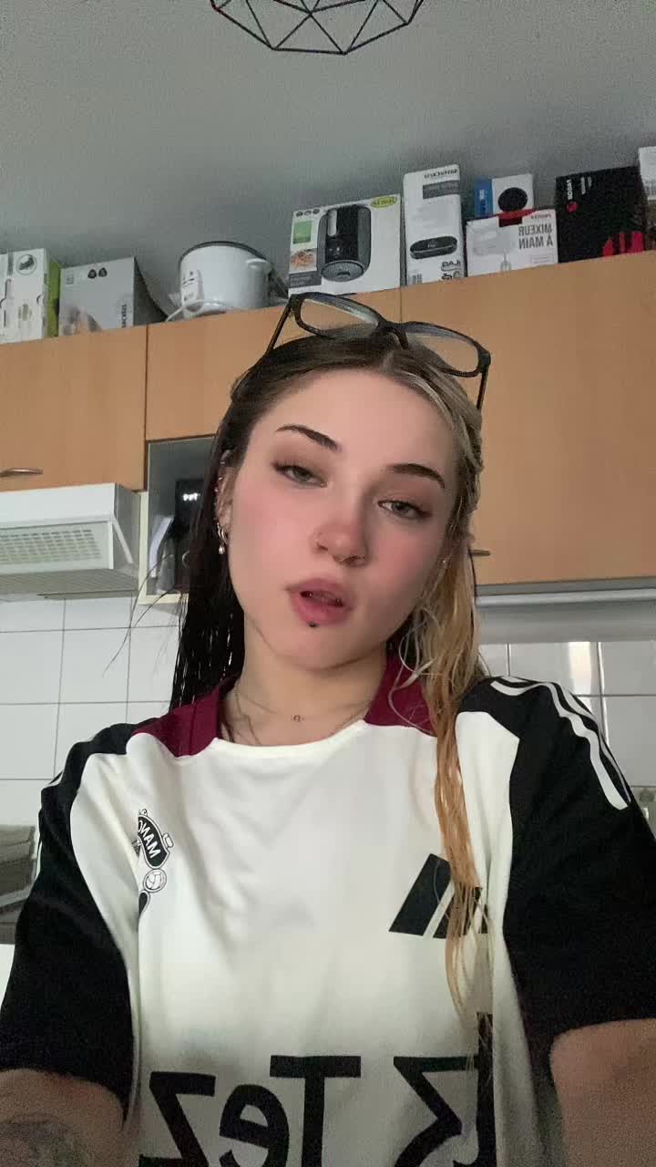 @O.d.e.l.y.a_