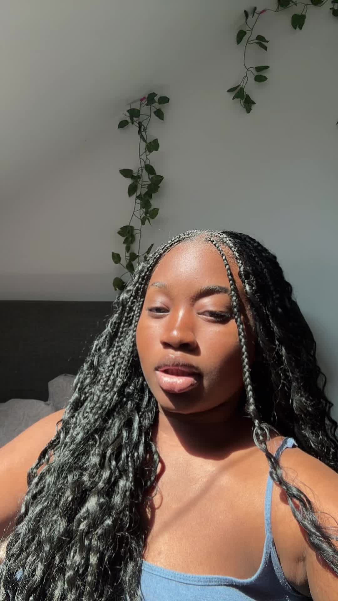 @Laylay