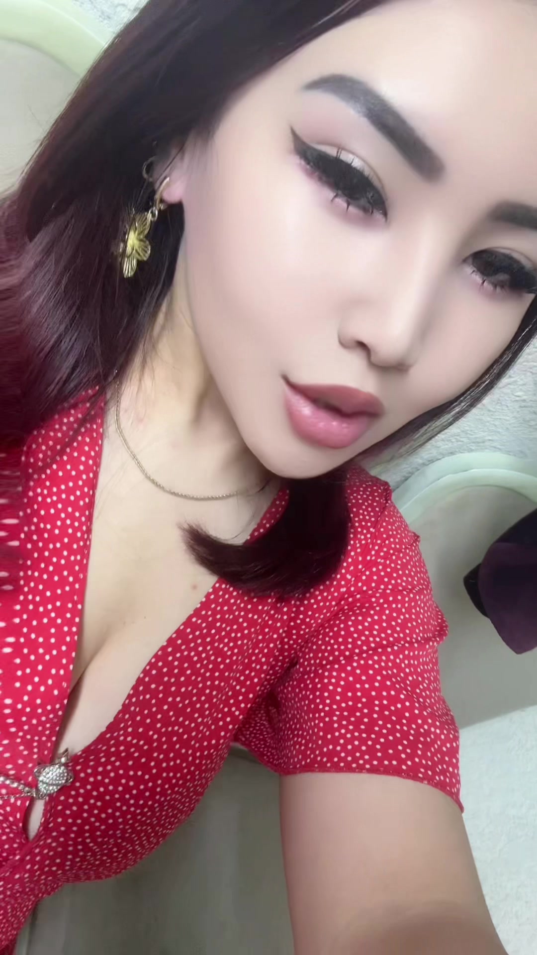 @_adel_