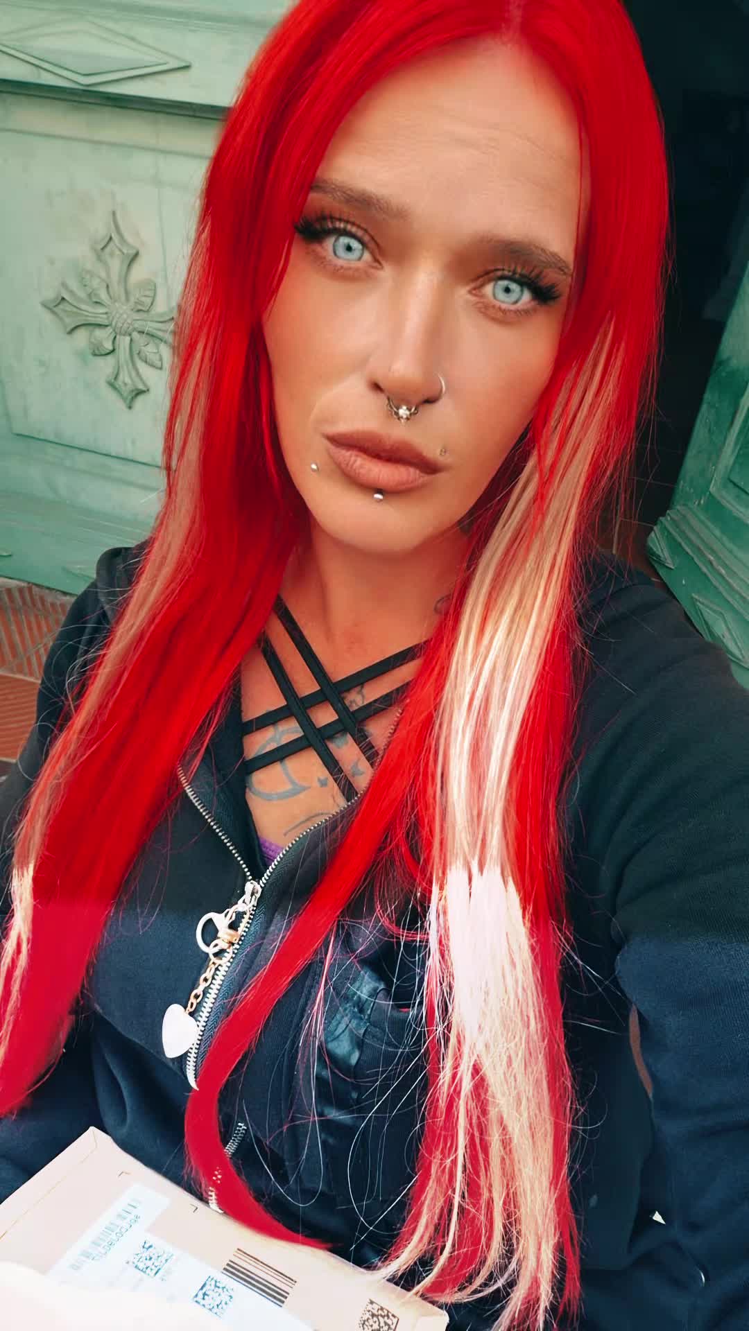 @Teufelchen     🧚&zwj;♀️😈🧚&zwj;♀️