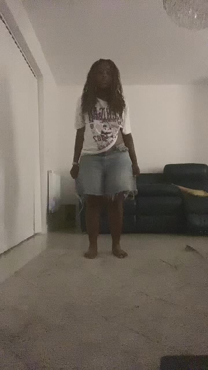@😼
