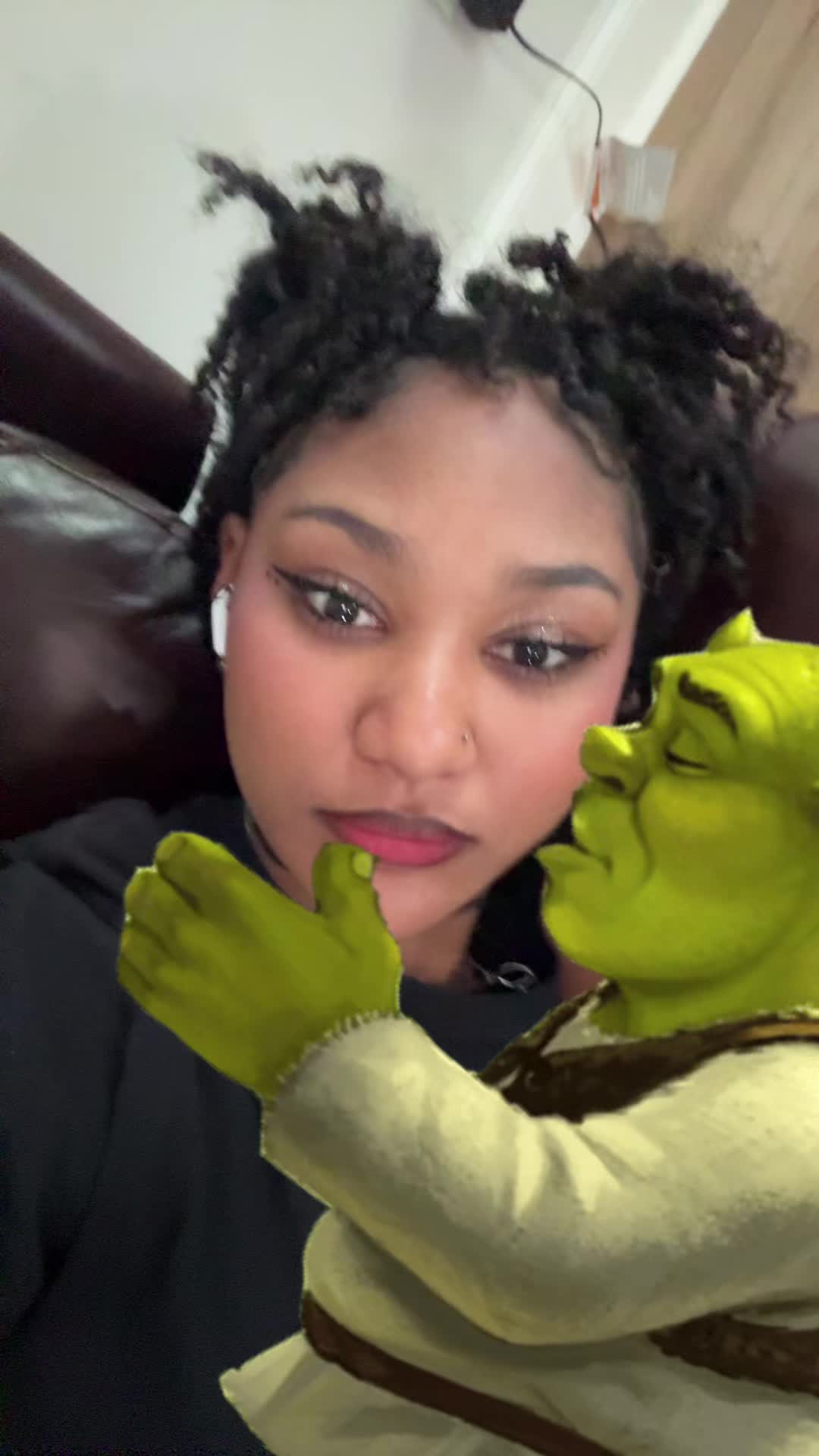 @NAOMI (the queen) & ZARIAH
