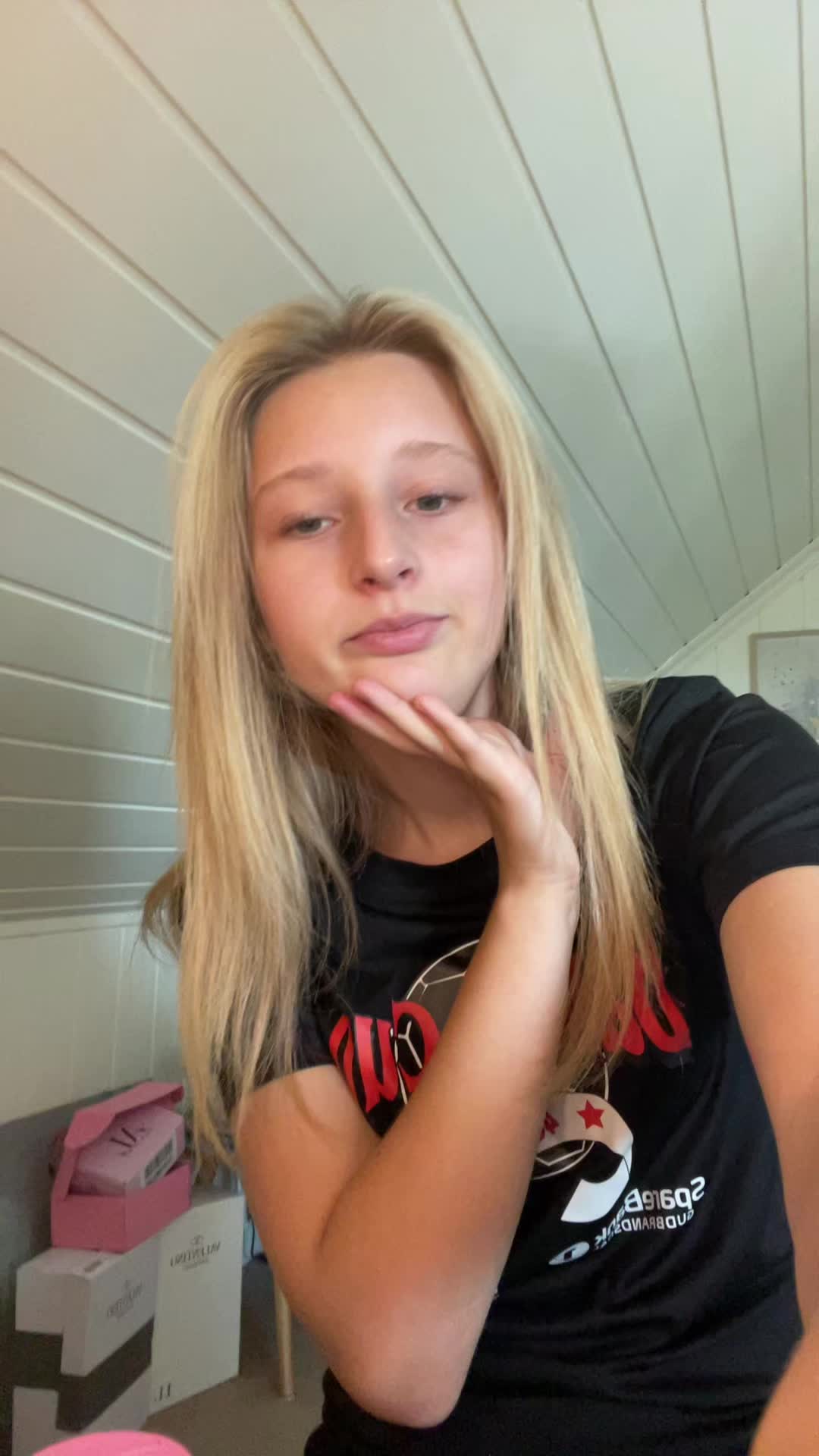 @Nicolineasland