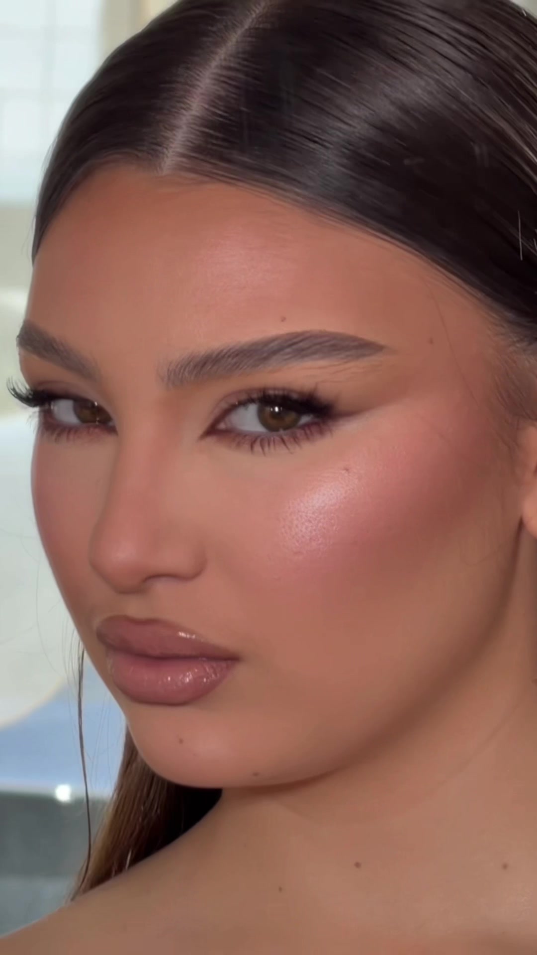 @MAKEUPBYYLLKE