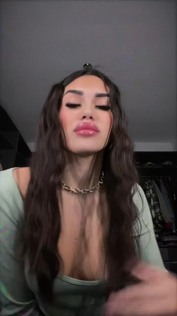 @🫦