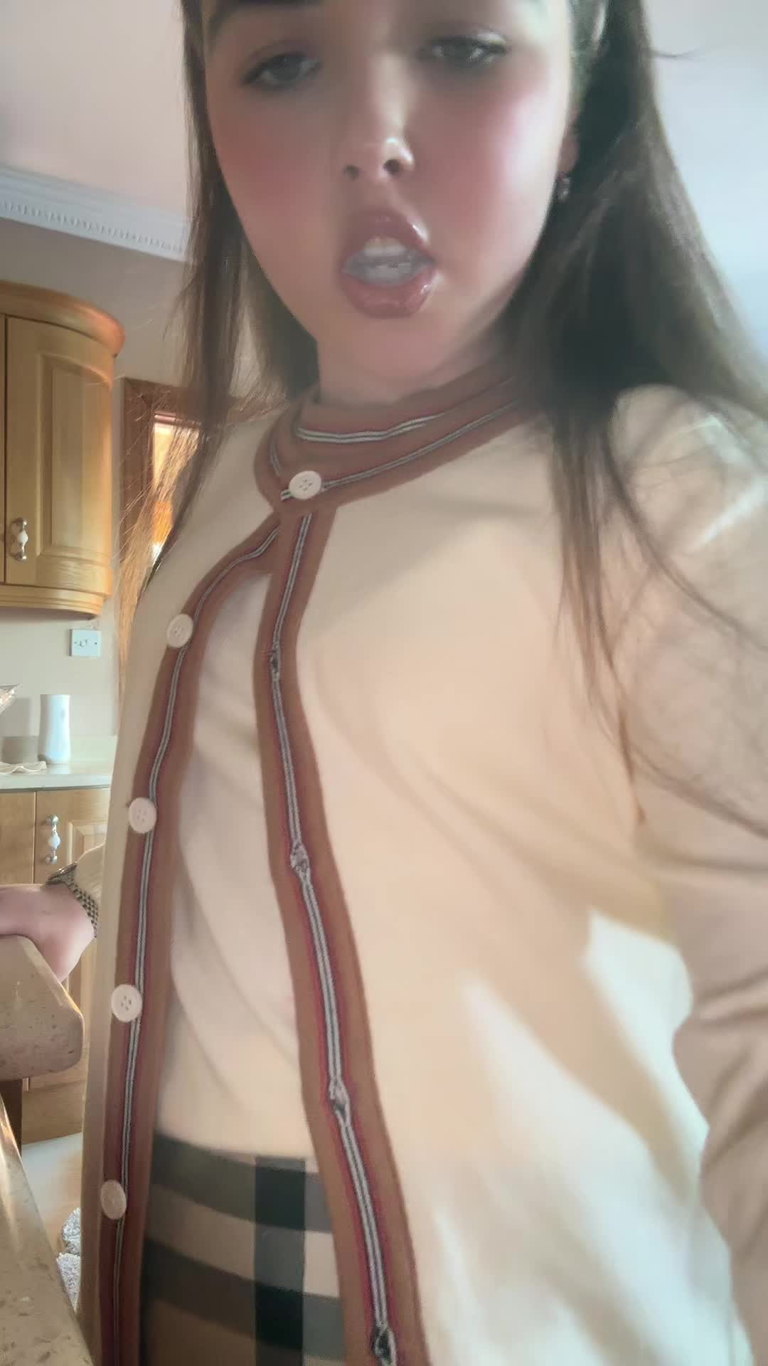 @~J~