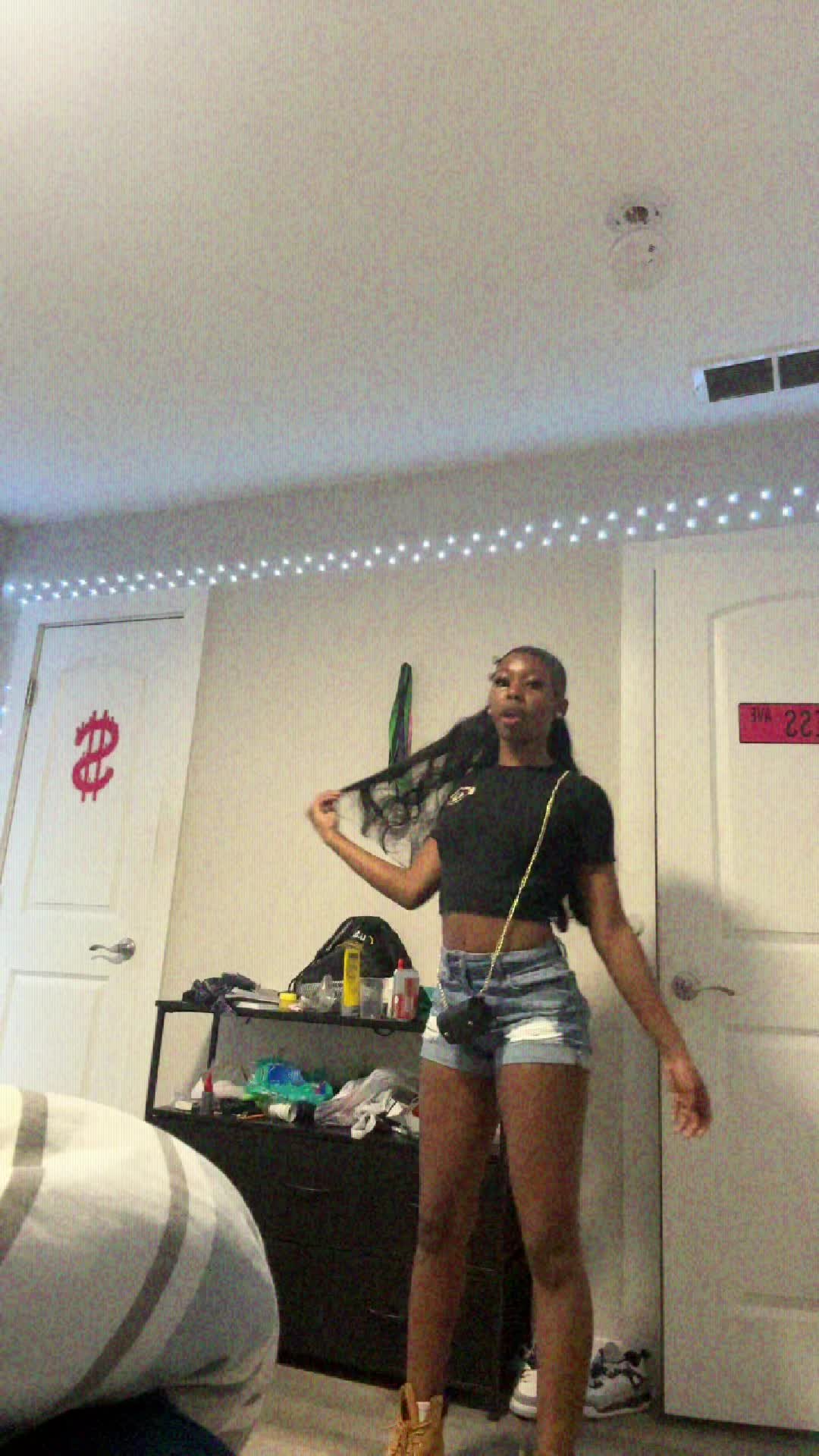 @👸🏽