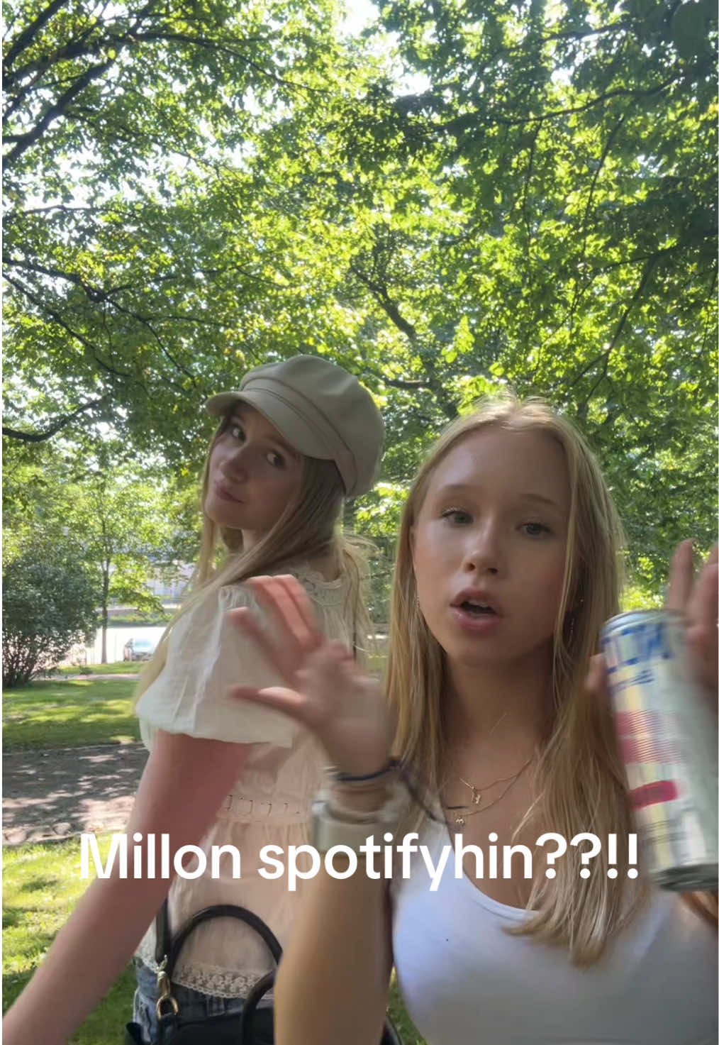 @inkeri ja helmi😜