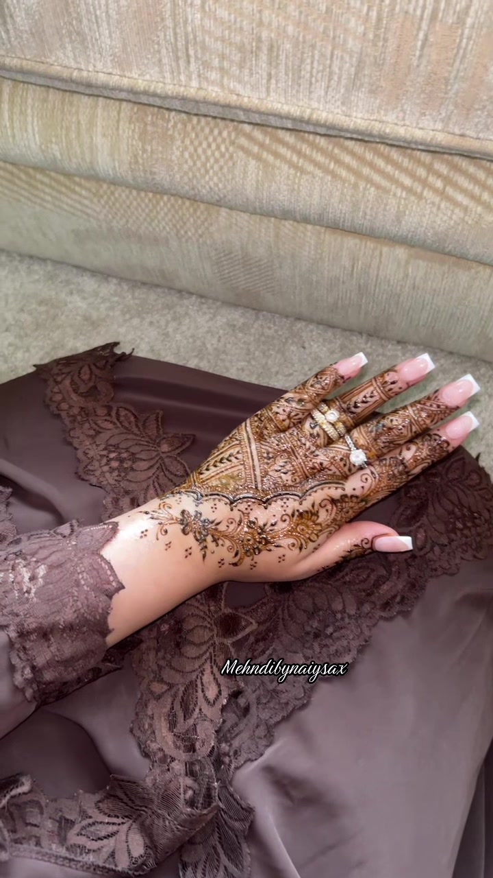 @MehndibyNaiysa🖤