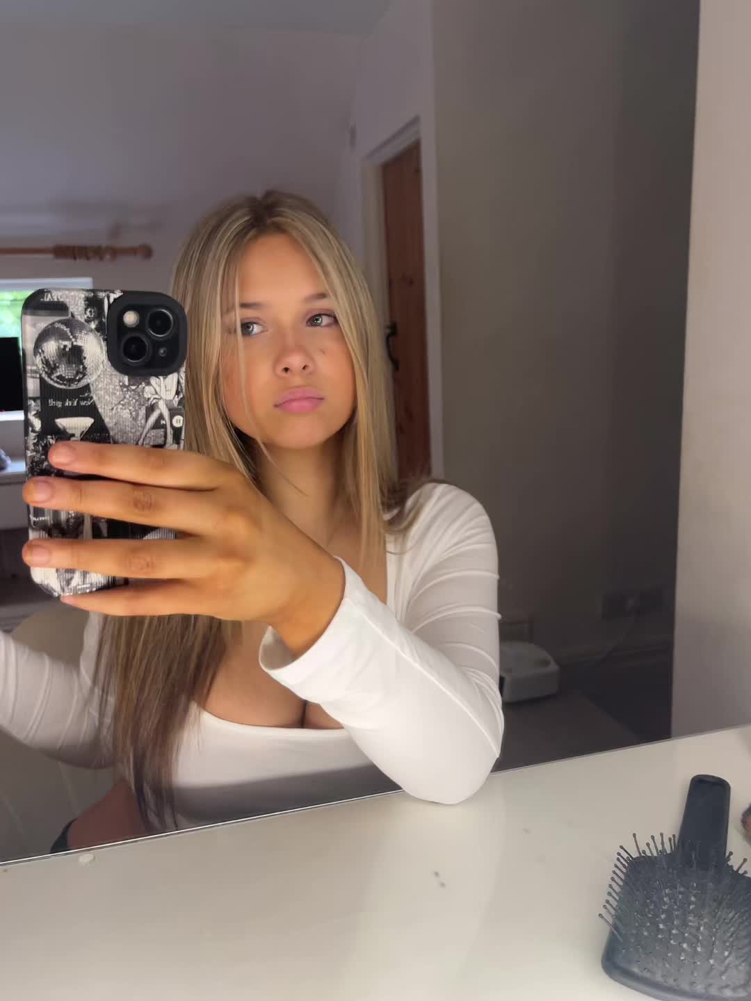 @𝐞𝐥𝐥𝐚 𝐩𝐞𝐚𝐫𝐥🤍