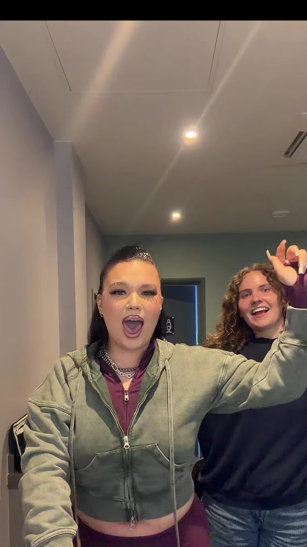 @lolayounggg