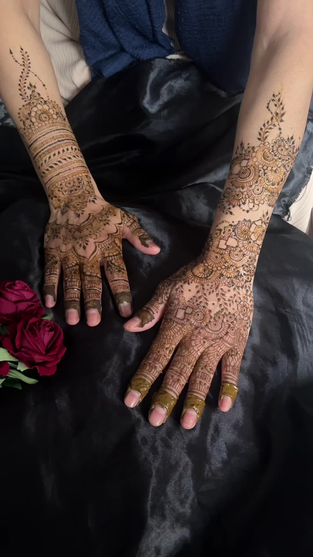 @ayshahhenna_artist
