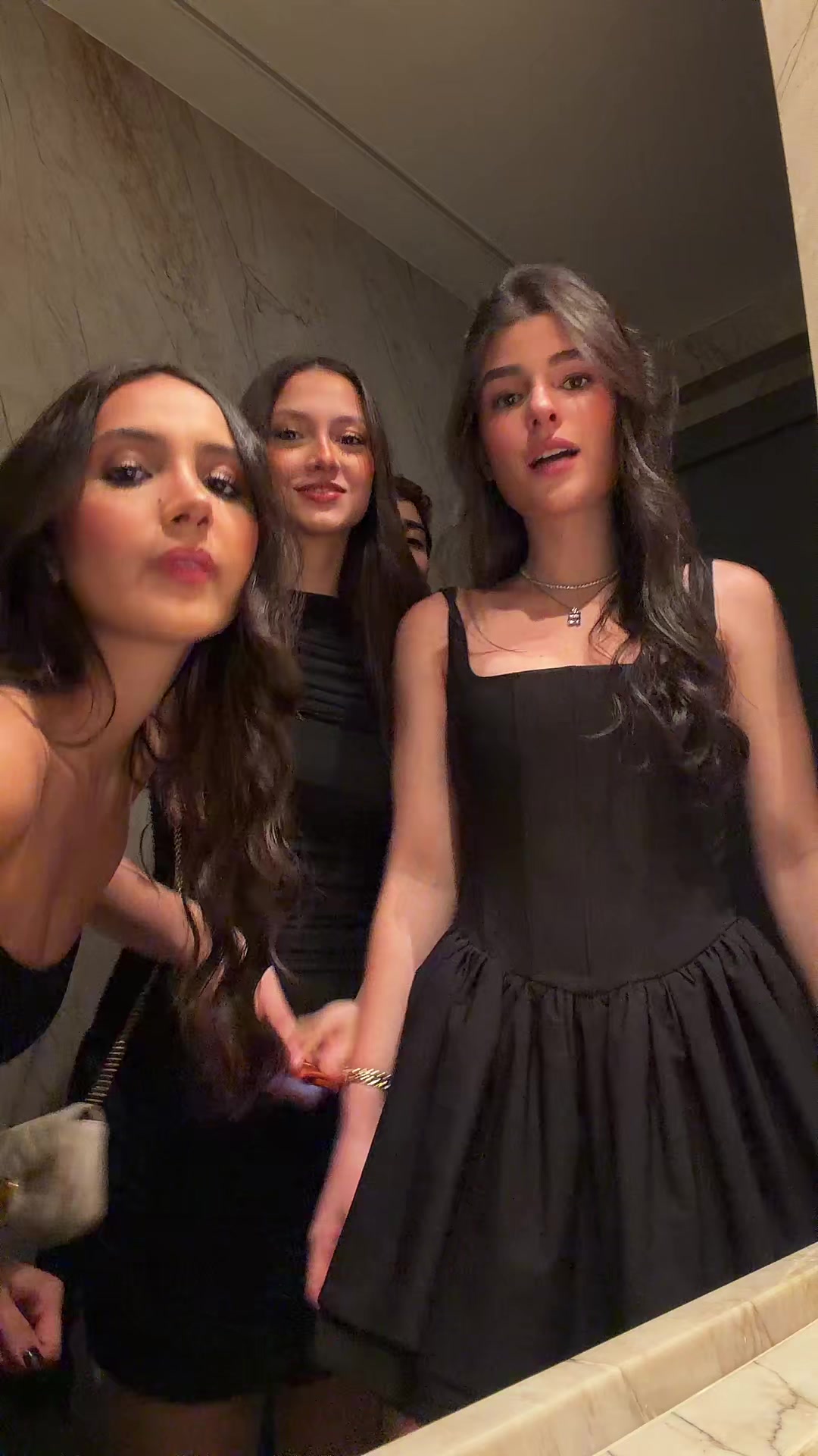 @:) laura
