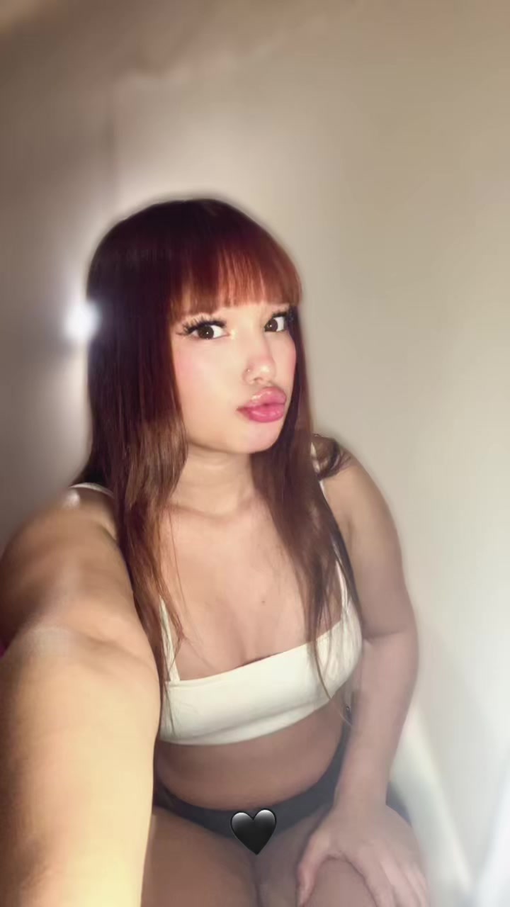 @larameza_