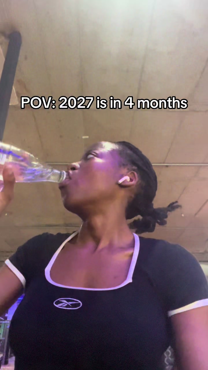 @tshenolololo