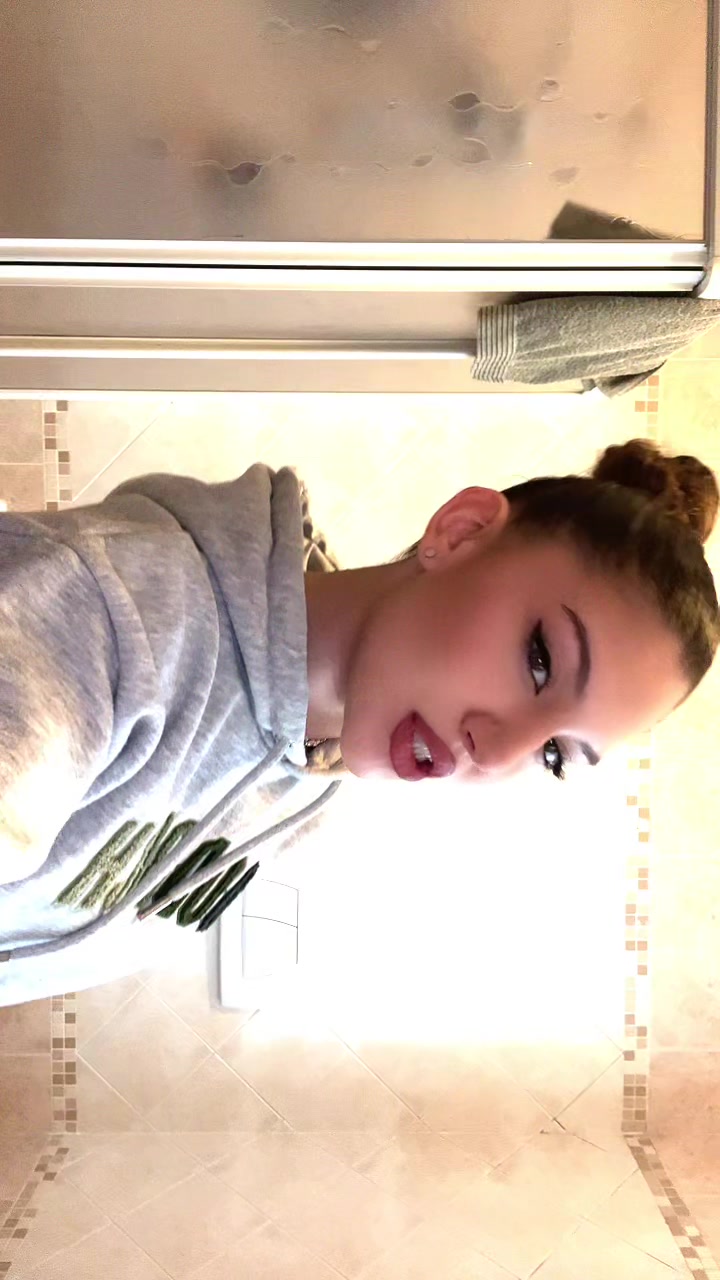 @Emma🇦🇱
