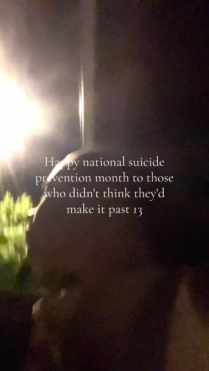 @E L L I E
