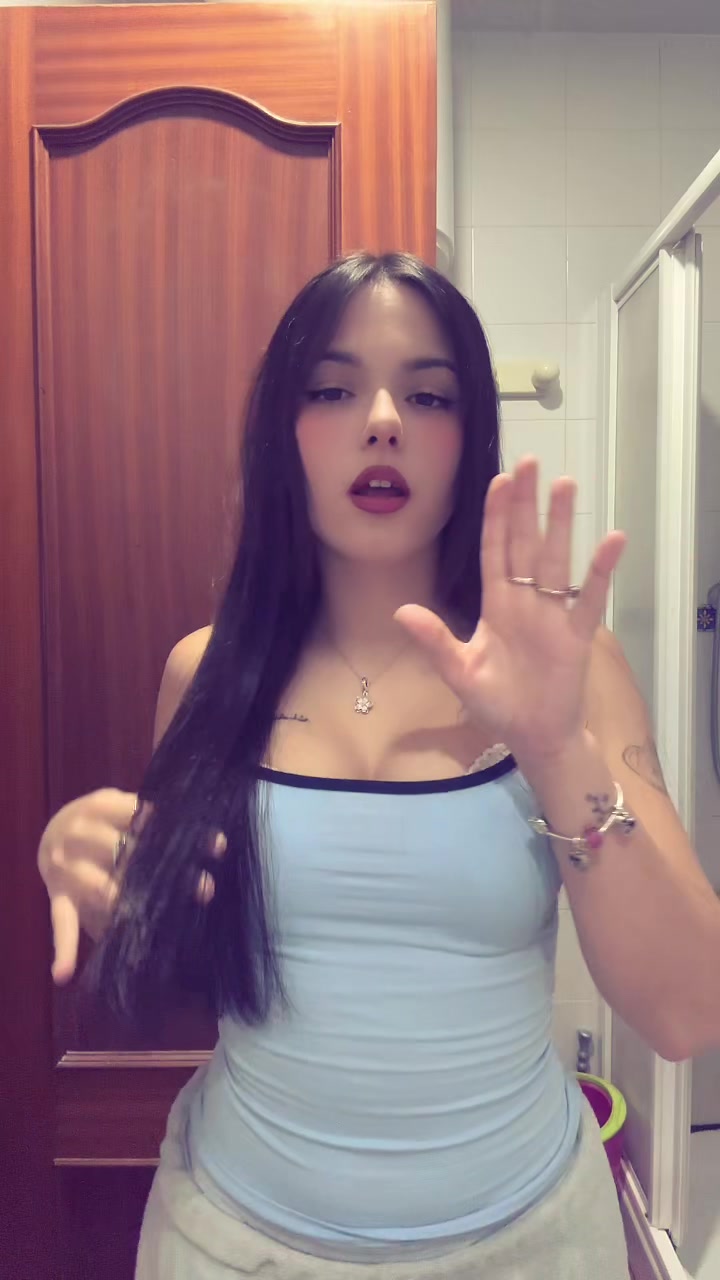 @__cclaaraa._