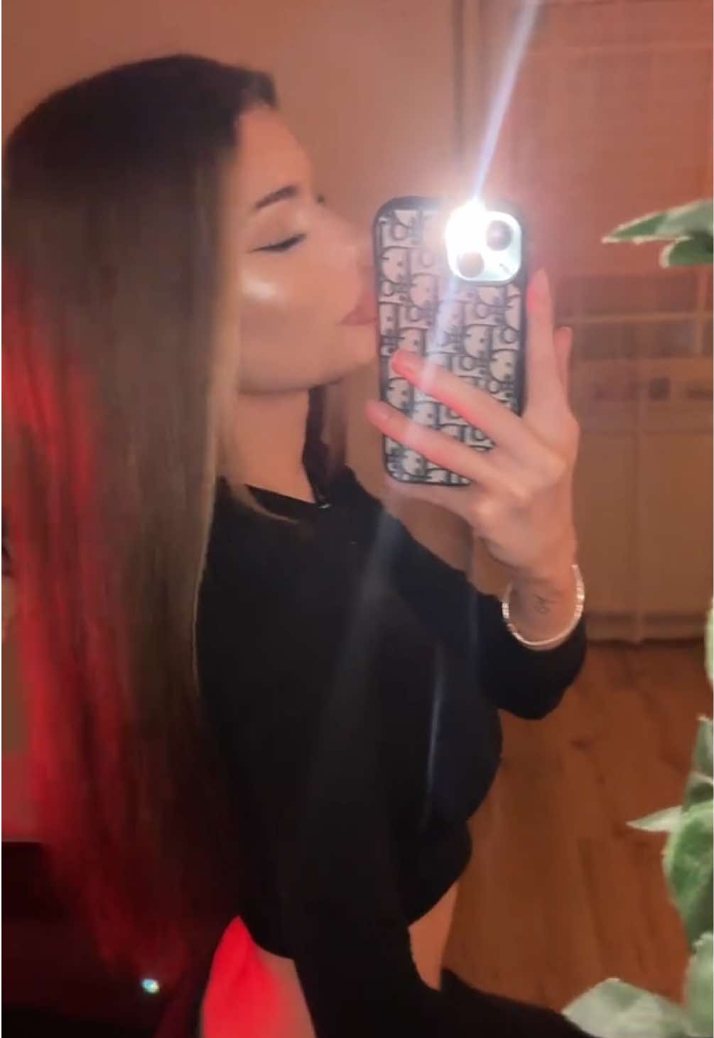 @𝒜𝓃𝒶