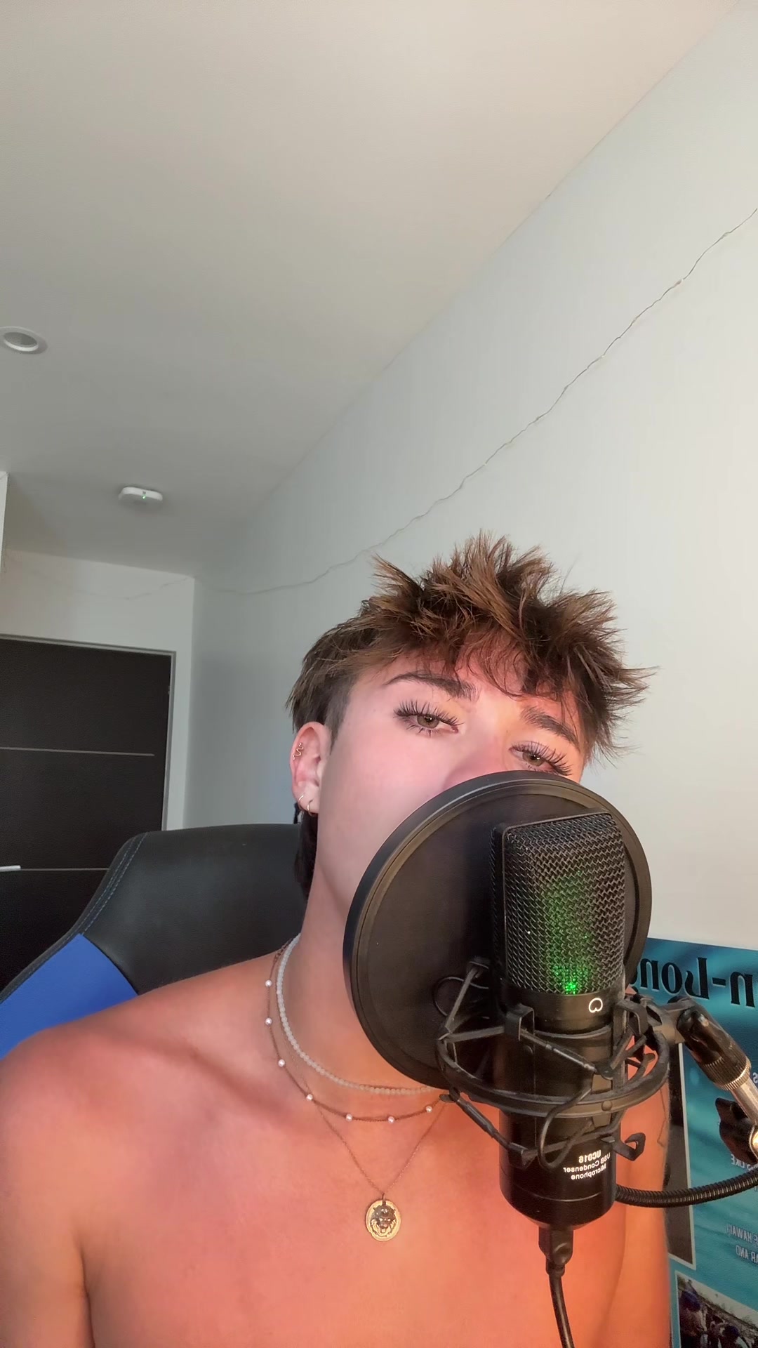 @AIDAN LEO