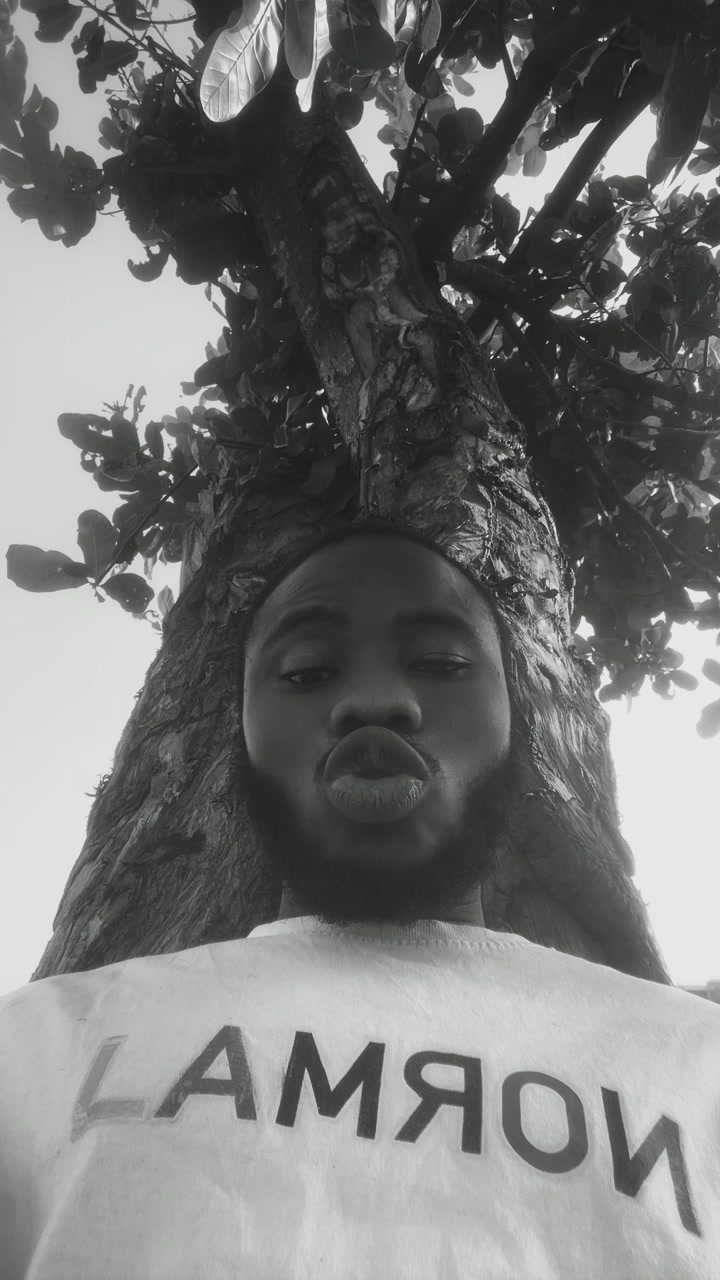 @𝐄ℒ-𝐡𝒶𝓂ℴ𝓂𝒾𝐲𝟎𝟏🕊️